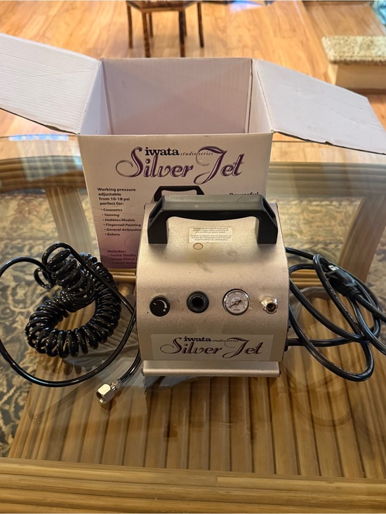 Iwata Silver Jet IS-50 Compressor w/ Coiled Airhose & Grip Filter